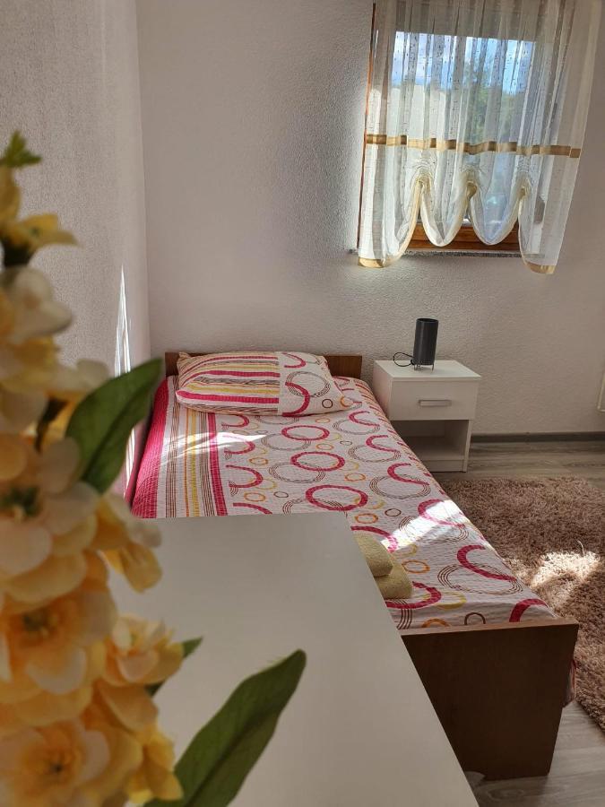 Apartments Sertic 4 Stars Poljanak Esterno foto