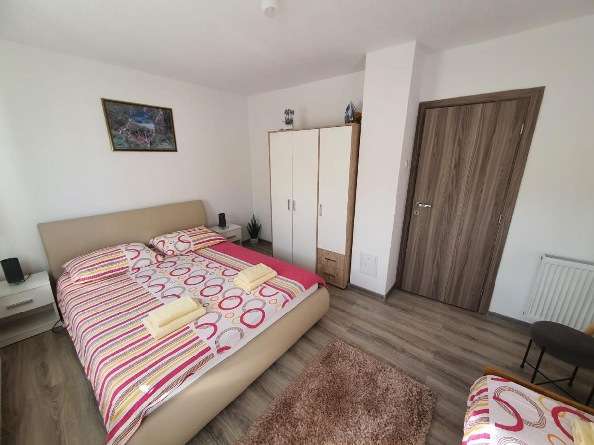 Apartments Sertic 4 Stars Poljanak Esterno foto